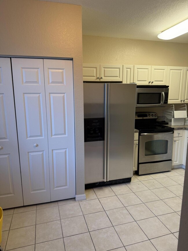 Building Photo - 1992 Alamanda Way