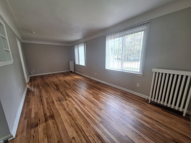 Building Photo - Harper Woods bungalow