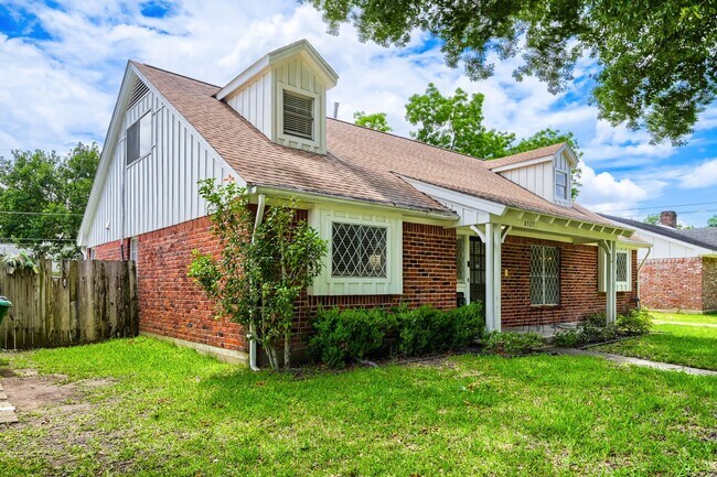 Building Photo - 8927 Langdon Ln