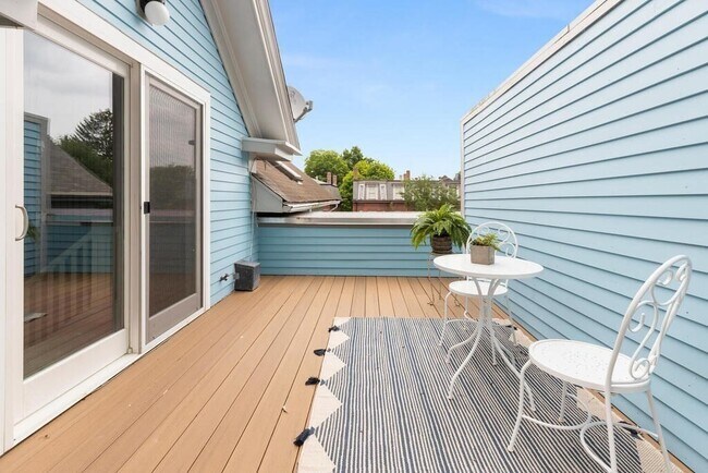 Building Photo - 49B Dana St