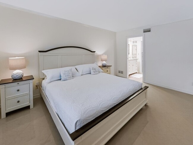Building Photo - ** CATALINA AT HIGH POINT ** 2 BED / 2 BATH - CONDO - FURNISHED - CARPORT - ANNUAL RENTAL