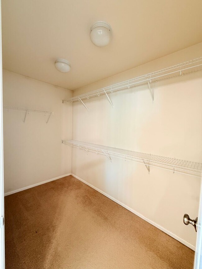 Building Photo - For Rent – Bright & Spacious Home with Bonus Room