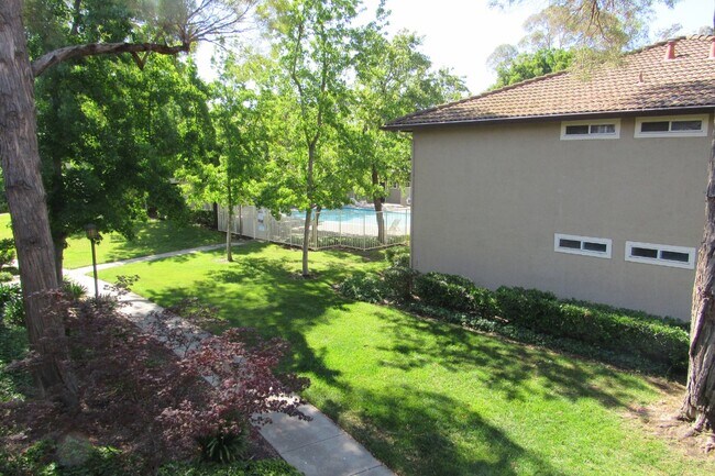 Building Photo - Well Kept 2 Bed/1 Bath Upstairs Condo in South Livermore