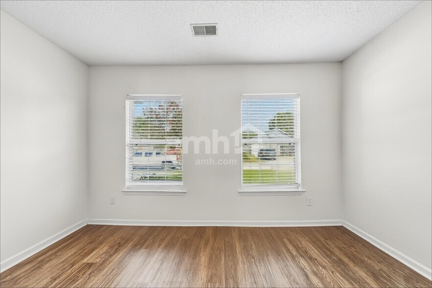 Building Photo - 135 Tyron Rd