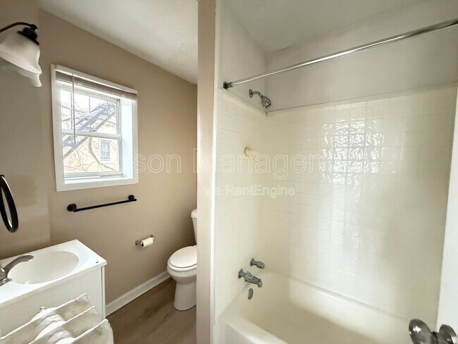 Building Photo - 83 Meigs St