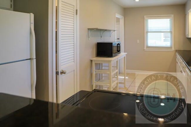 Building Photo - Move In Special  $600.00 off the Deposit!!...