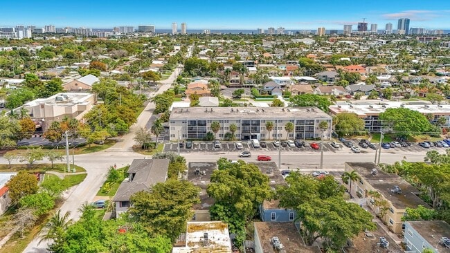 Building Photo - 305 SE 11th Ave