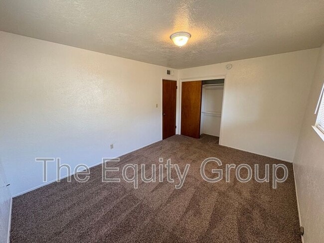 Building Photo - 542 S Redwood St