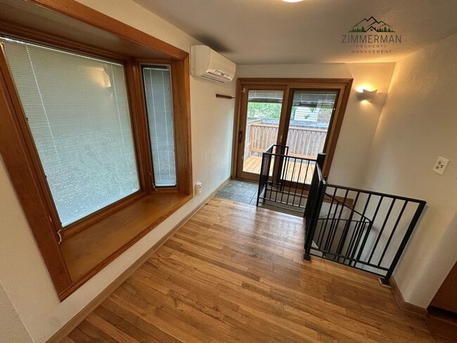 Building Photo - Charming 2 bed 2 bath home in Eugene