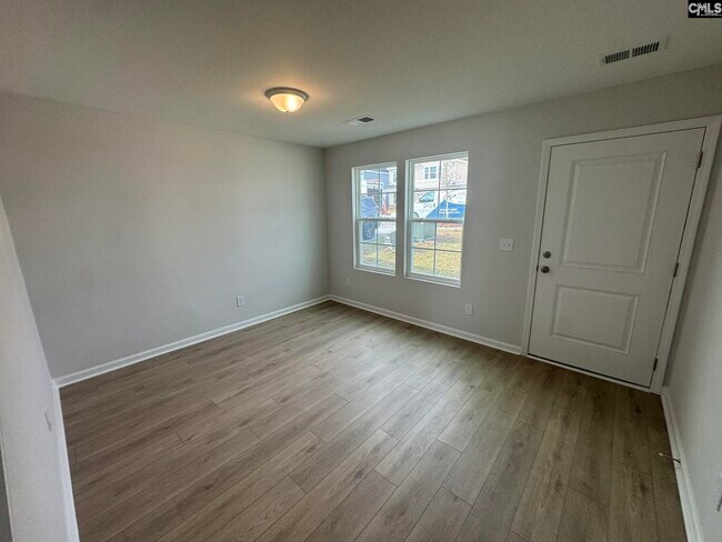 Building Photo - 3055 Hallsdale Dr
