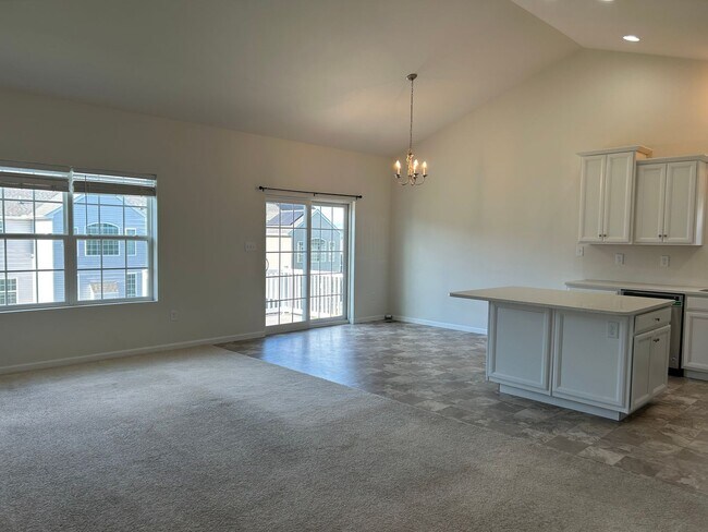 Building Photo - Stunning 4 bedroom 2.5 Bathroom Home in Ma...