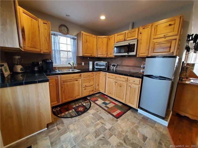 Building Photo - 33 Chapman Rd