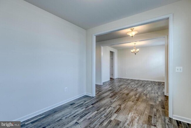 Building Photo - 336 Boxelder Dr