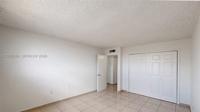 Building Photo - 666 W 81st St