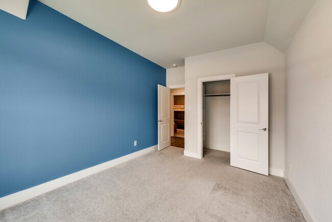 Building Photo - 243 Frio Dr