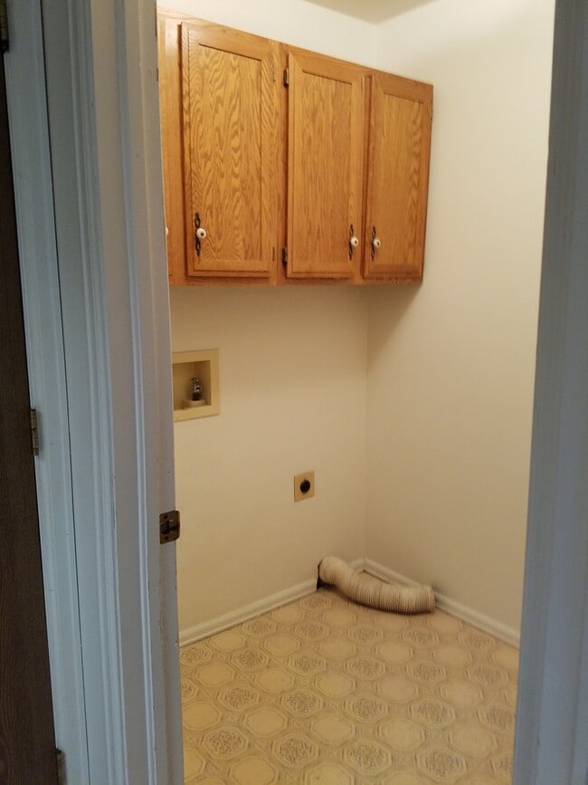 Building Photo - 2 bedroom 1 bath