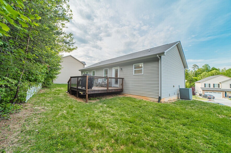 Building Photo - 7809 Elkton Ln