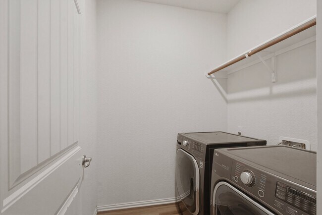 Building Photo - 6910 Kate Reed Dr