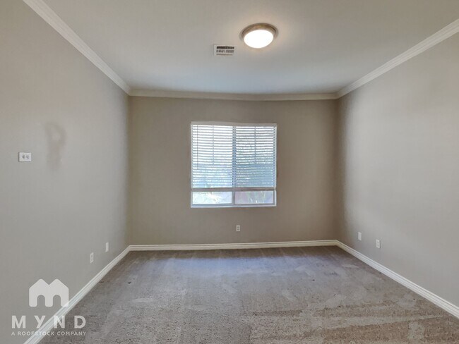 Building Photo - 900 Domnus Ln