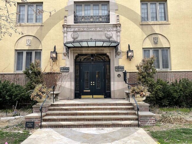 Building Photo - 1515 E 9th Ave