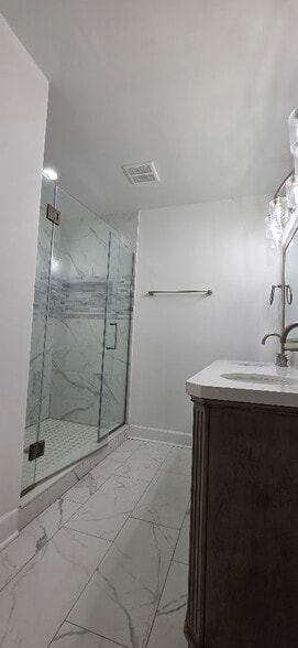 Building Photo - 5703 Willowbrook Dr
