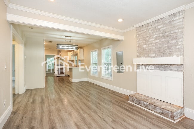 Building Photo - 808 Westbrook Rd