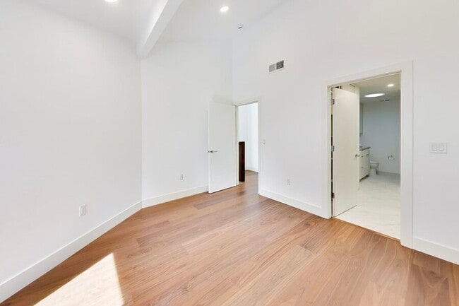 Building Photo - 4017 San Francisco Terrace