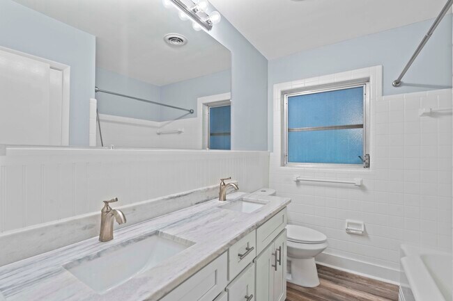 Building Photo - 2192 Belmar Dr