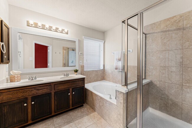 Building Photo - 24530 Lakecrest Town Dr