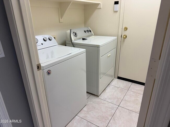 Building Photo - 9722 S Darrow Dr