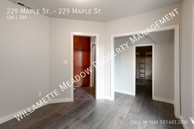 Building Photo - 229 NE Maple St