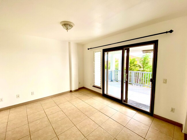 Building Photo - 202 - CA