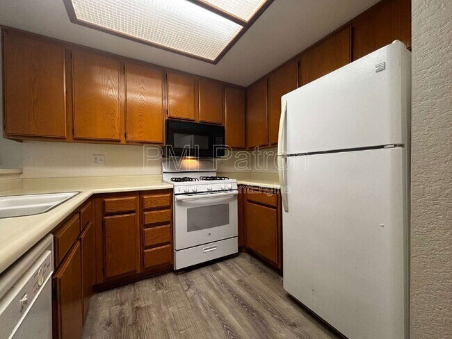 Building Photo - 3509 W Greentree Cir