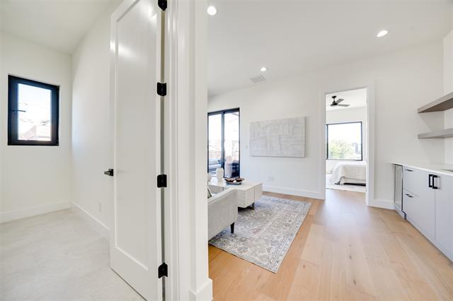Building Photo - 3825 Munger Ave