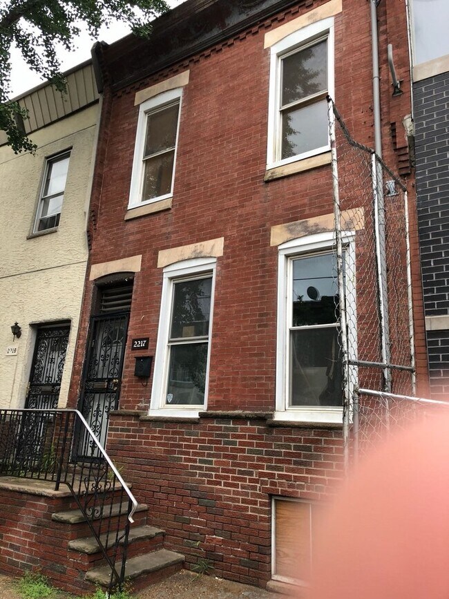 Building Photo - 2217 Reed St