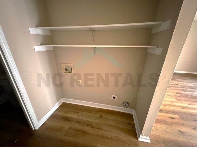 Building Photo - 663 Sunnybrook Rd