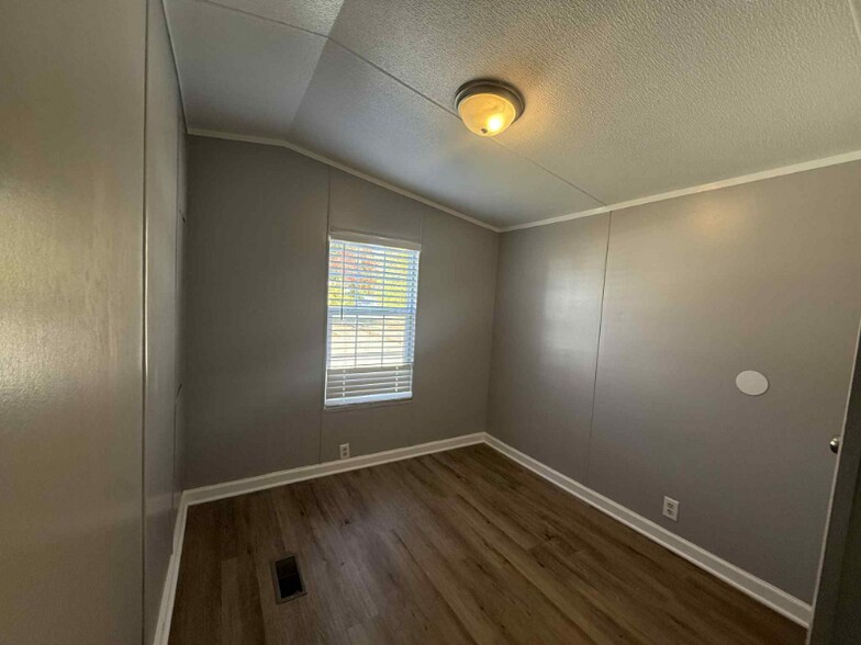 Building Photo - 1236 N Oaklane Rd