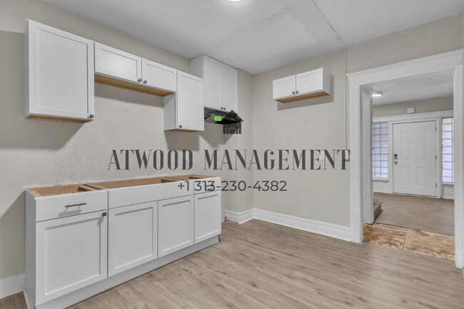 Building Photo - This beautifully updated 3-bedroom, 1-bath single-family home is ready for move-in!