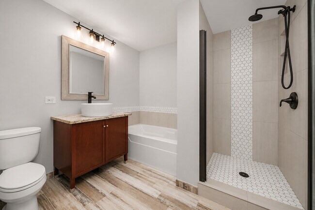 Building Photo - 5 E 14th Pl