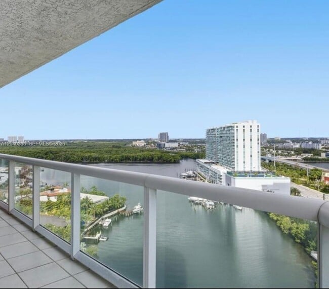 Building Photo - 16500 Collins Ave
