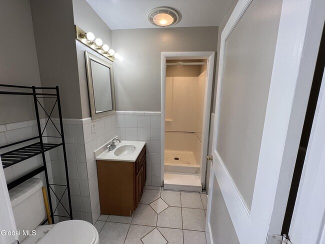 Building Photo - 5 Broadway