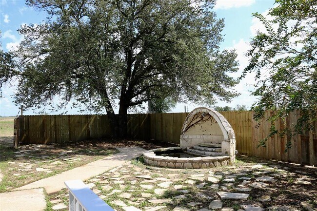 Building Photo - 8861 Co Rd 424