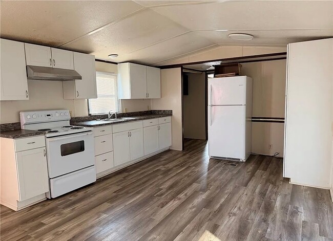 Building Photo - 804 Vagabond Dr