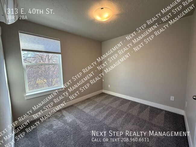 Building Photo - 313 E 40th St