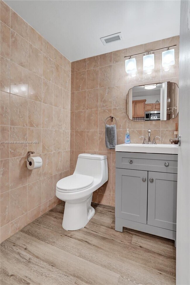 Building Photo - 3725 S Ocean Dr