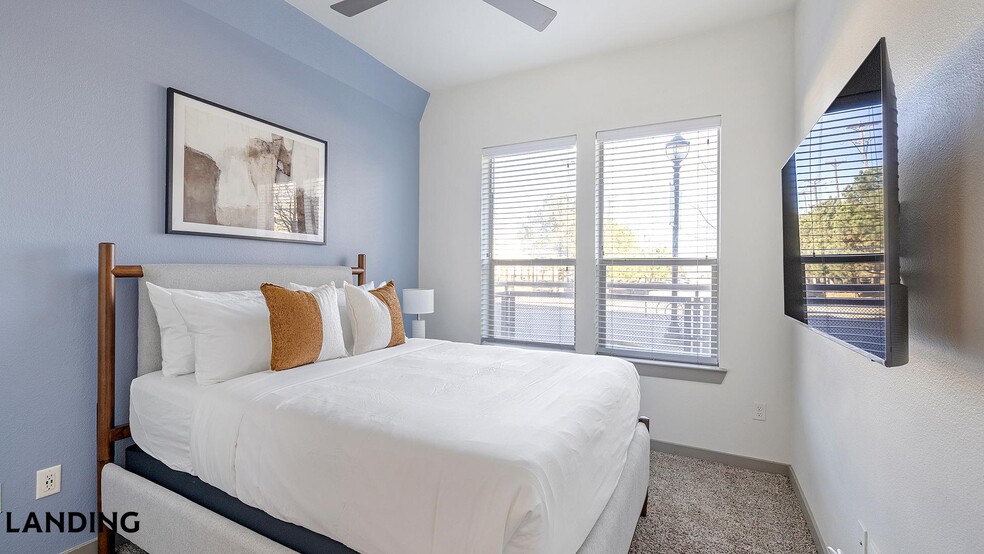 Building Photo - 101 S Center St