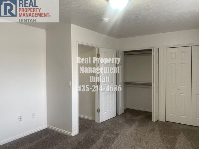 Building Photo - Beautiful Twin Home for Rent!