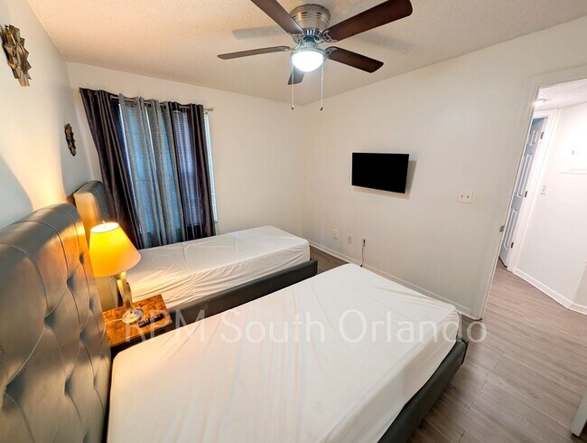 Building Photo - 3 Bed, 2 Bath Fully Furnished Condo Kissimmee
