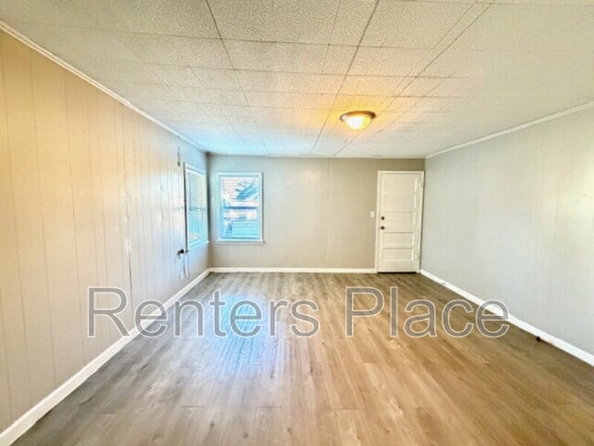 Building Photo - 408 N Florence