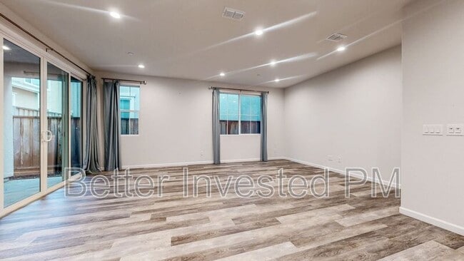 Building Photo - 2039 Karen Pl